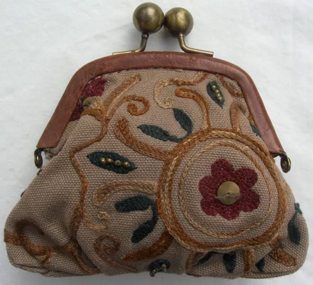 ✨New Fossil Crewel Embroidered Purse Leather Trims Kiss Lock Bobble Clasp Retro