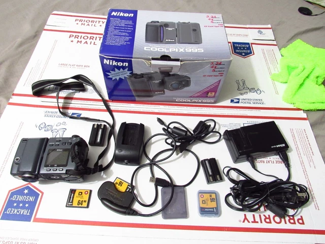 Near MINT NIKON COOLPIX 995 Digital Camera FULLY WORKING & Lots Of EXTRAS
