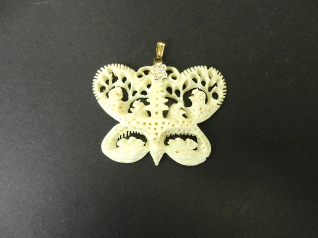 Vtg Oriental Butterfly Pendant Temple w/ Bonsai Trees White 2" x 1 3/8" T60c
