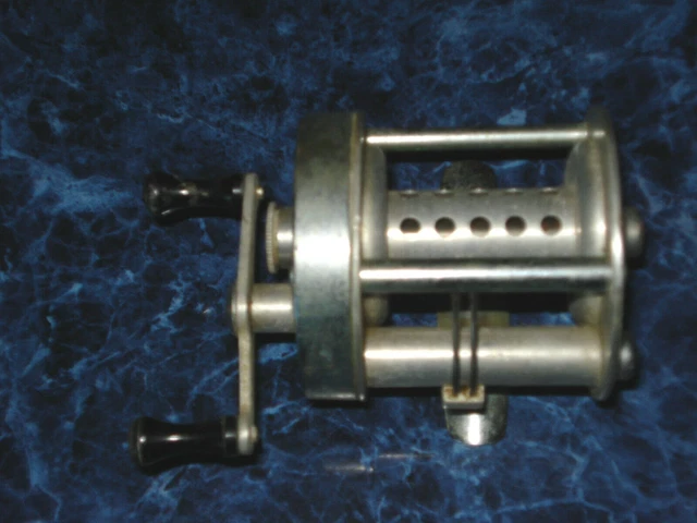 LANGLEY DELUXE LAKECAST FISHING REEL VINTAGE Deluxe Lakecast Model