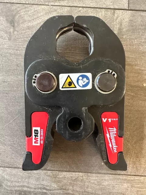 Milwaukee 49-16-2653 M18 Force Logic 1 1/4 in. Jaw - USED IN GOOD CONDITION