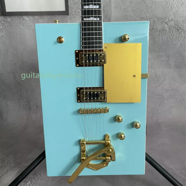 Guitarra eléctrica de fábrica azul cielo sólido forma cuadrada puente de jazz dorado 2 Humbuckers