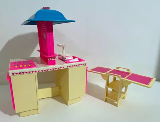 60814 Giocattolo Barbie Dream Kitchen - Cucina + Tavolo apribile - Mattel