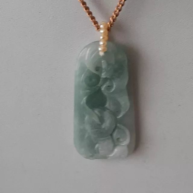 Antiker Anhänger aus Jade mit Orientperlen