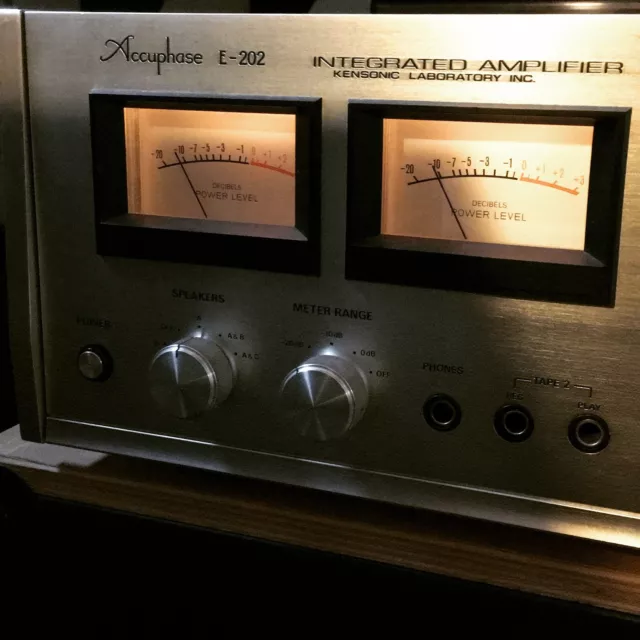 Accuphase E-202. In very good conditions