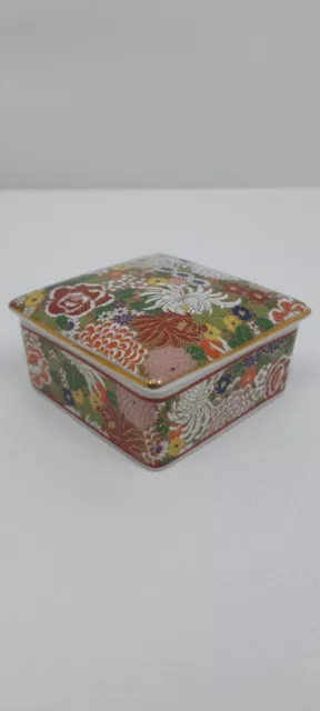 Petite Boîte à Bijoux ou Bonbonnière Carrée en Céramique Décor Floral Asiatique