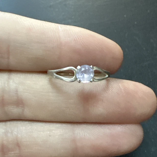 Bague en argent 925 plaqué or jaune 18K avec une pierre d'améthyste violette. | Bijoux