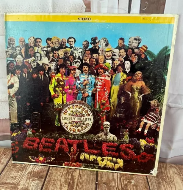 THE BEATLES - Sgt Pepper's Lonely Hearts Club Band LP Vinyl Record