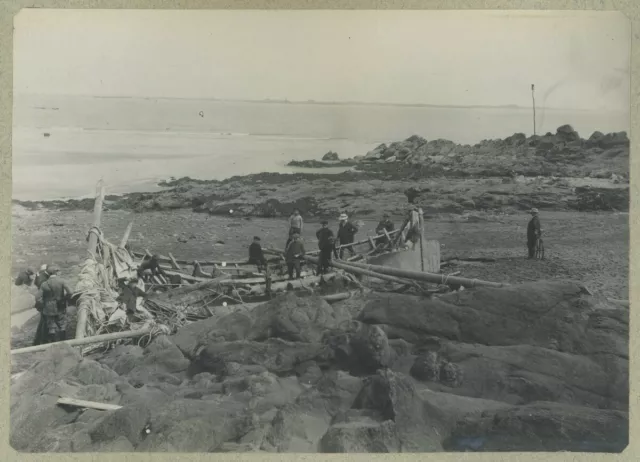 (Brittany) Sinking of the fishing boat the "Gambetta" on the Portrieux strike.