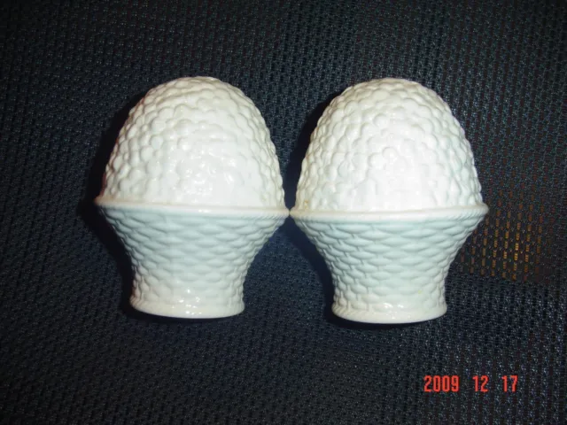 Mikasa Country Manor White FF001 Salt and Pepper Shakers
