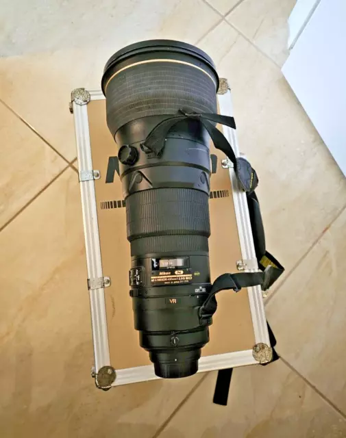Nikon AF-S Nikkor 400mm F/2.8G IF ED VR IF SWM w/ Case, Hood and Accessories