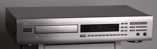 Yamaha CDX-550E RS -  gepflegter Oberklasse CD Player in Titan, ohne FB