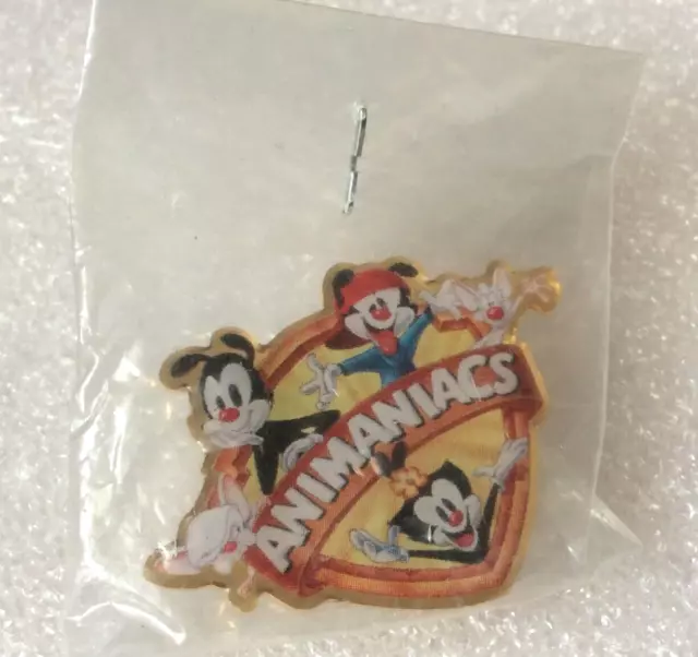 Pin's lapel pins  vintage  Animaniacs retogaming PS1  WB 1997  Neuf doré