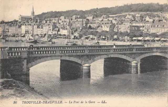 Cpa 14 Trouville Deauville Le Pont De La Gare