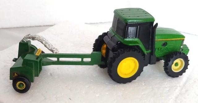 ERTL John Deere Tractor die cast Small Toy Tractor & Forage Harvester Scale 1:64