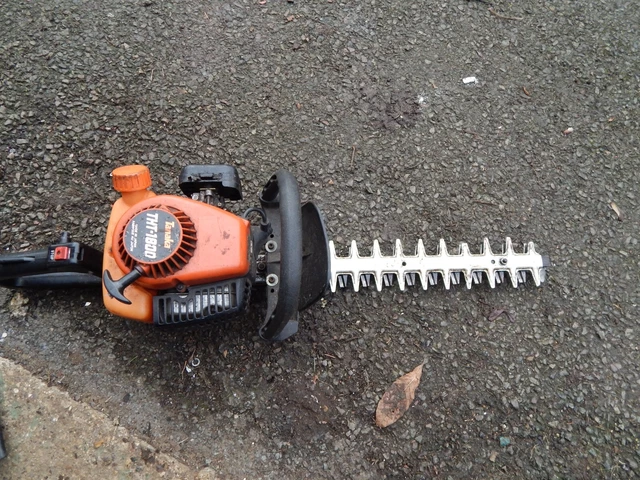 Image of Tanaka THT-2520SB hedge trimmer at Amazon
