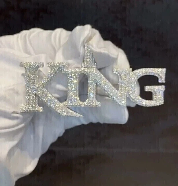 2.20Ct Round Cut Moissanite KING Lettre Pendentif 14K Or Blanc Plaqué Argent