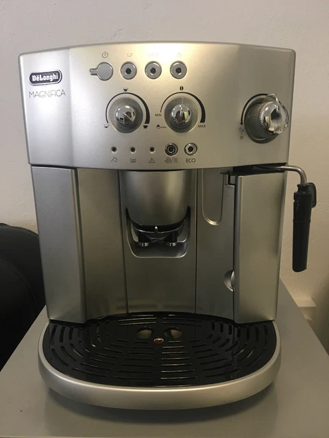 DELONGHI BEAN TO Cup Expresso And Cappucino Machine ESAM40XY