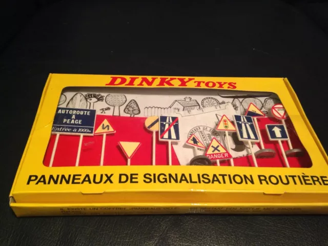 DINKY TOYS ATLAS EDITION FRENCH ROAD SIGNS BOXED STILL SEALED see pics