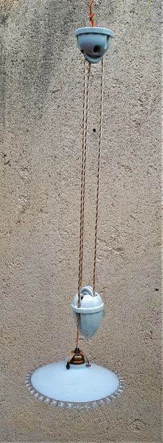 Monte Baisse En Porcelaine Suspension Ancienne