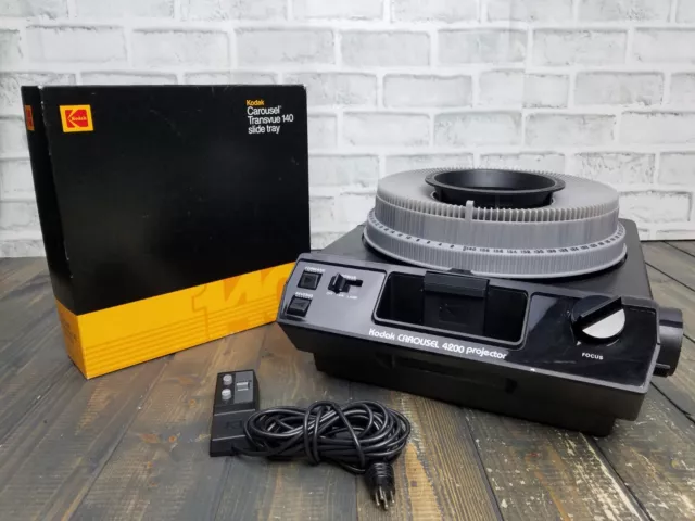 Kodak Carousel 4200 Slide Projector 102mm  f/2.8 with Remote 140 Tray