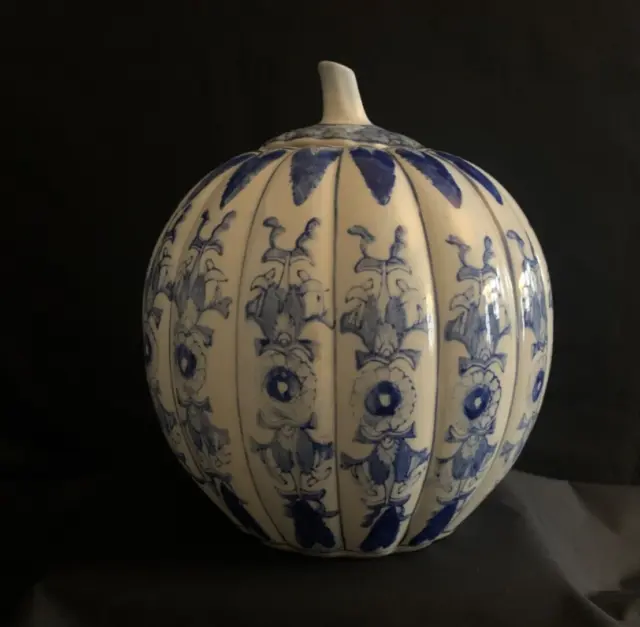 Vase pot en forme de citrouille, Chine, porcelaine bleue et blanche grand modèle