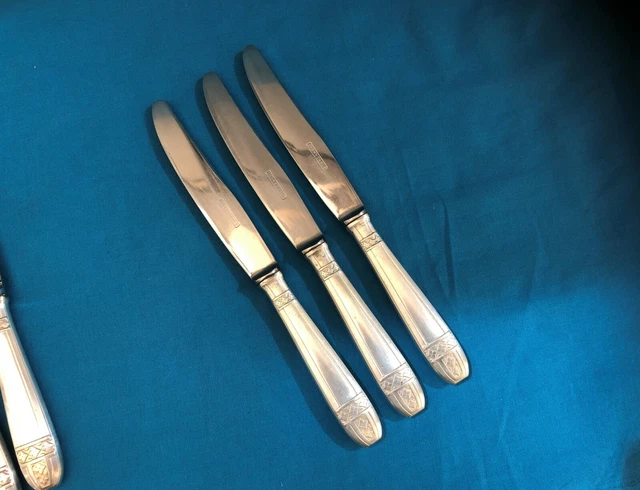 Louche de style Art-Déco en métal argenté à décor de filets et à motif