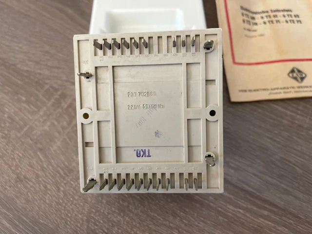 DDR EAW RELOG Zeitrelais 6 TZ 61 neu 0,1s - 10min 220 V 737702000 6TZ61 ...