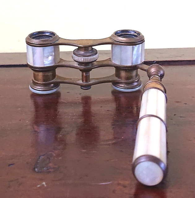 Binocolo antico da teatro in ottone e madreperla