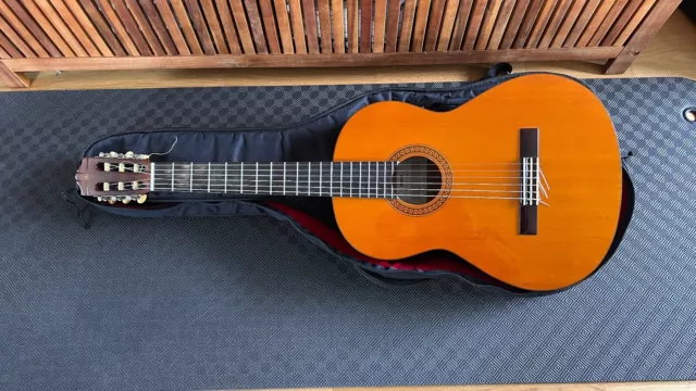 Yamaha CG-100 Konzert Gitarre mit Softcase Rucksack Tasche