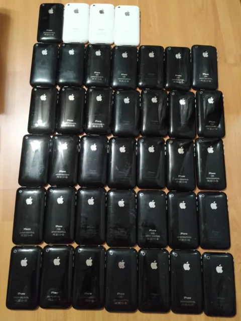Lot of 39  iPhone 3G/3GS 8/16/32GB for Scrap, Parts or Gold (black/white)