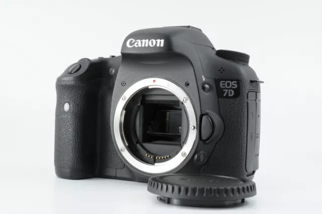 Near Mint Canon EOS 7D 18.0 MP Digital SLR Camera body Japan SHIP