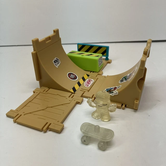 TECH DECK MINI Half Pipe Cube Skate Park Clear Dude With Skateboard