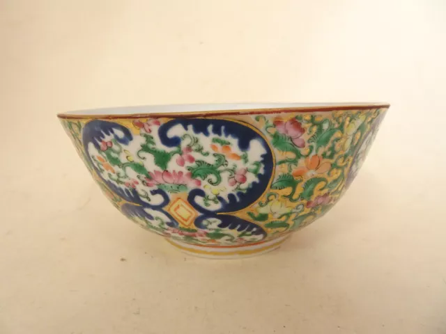 Bol ancien en porcelaine de Chine.Vers 1800. Marché Perse.(Vase,plat).(2).