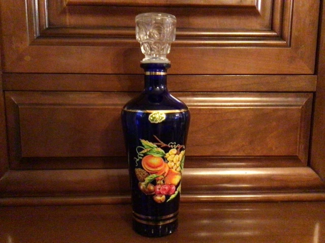 Carafe en verre d’Italie, bleu, dorure et fruits, avec bouchon en TBE