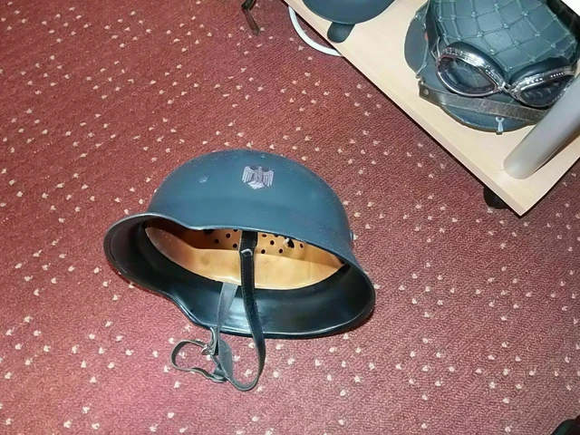 Stahlhelm met. oooo. innenfutter und kinnriemen aus leder