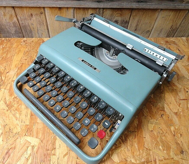 Macchina da scrivere lettera 22 valore