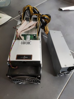 Antminer Antminer S9 13.5THS BTC BCH BSV with PSU 1800W 