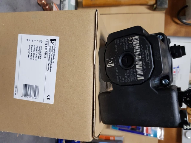 Pompe/circulateur Elm Leblanc. Référence 8 718 610 54A 0