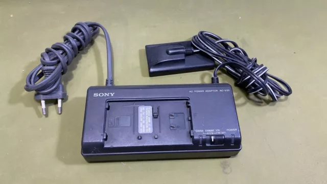 Adaptador de alimentación de CA y cargador de batería Sony AC-V35 3