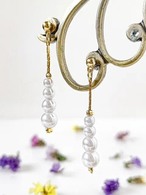 Pendientes perlas graduadas vintage, NOS Vintage Graduated pearl drop earrings.