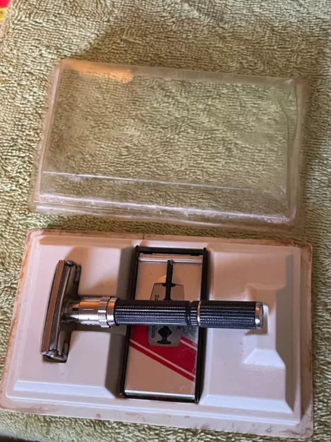 Vintage 1974 Gillette Razor In Original Box With Blades
