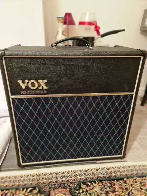 Vox AD60VT Valvetronix 60-Watt 1x12" Hybrid Guitar Combo