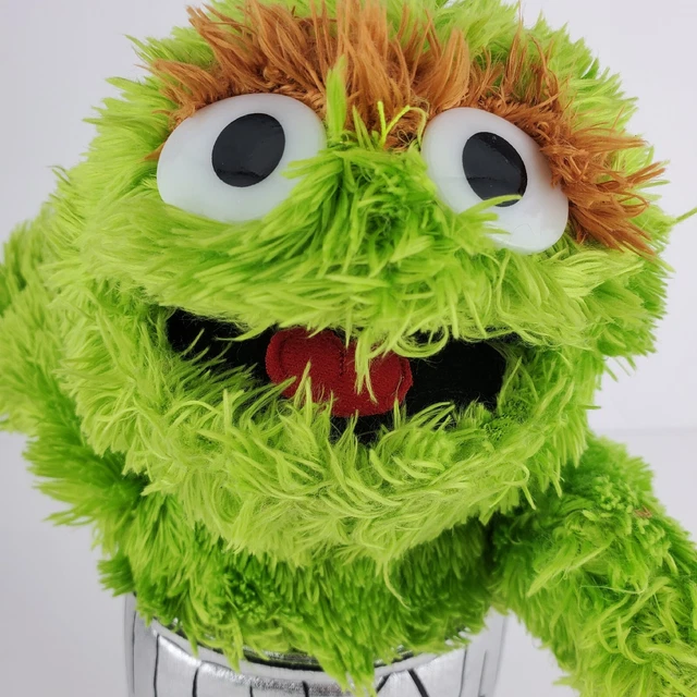 SESAME STREET LIVE Oscar The Grouch in Trash Can Plush I Love Trash 11