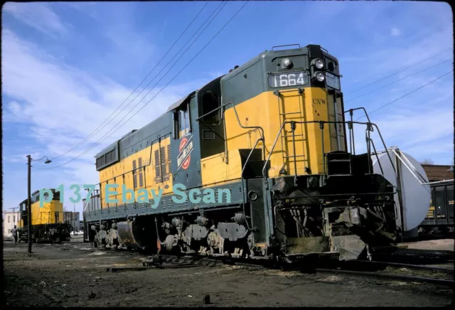CNW Chicago & North Western SD-7 1664 Fremont, NE ORIGINAL 1972 Kodachrome Slide