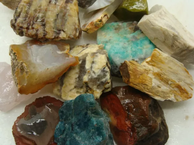 MADAGASCAR PREMIUM ROCK AND GEMSTONE MIX - 2000 Carats Lots + Free Gift 2