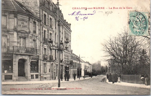 51 CHALONS SUR MARNE - Une vue de la rue de la gare