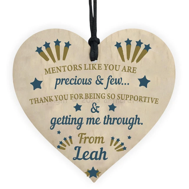 Letrero de regalos personalizado de placa de corazón colgante de madera de mentores como tú gracias