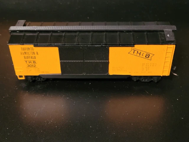ROCO TORONTO HAMILTON & BUFFALO BOXCAR THB 3012 - HO Scale