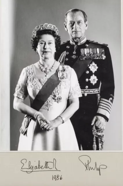 HER MAJESTY QUEEN ELIZABETH II AND PRINCE PHILIP 2 x SIGNED PHOTO PRINTS 6 X 4